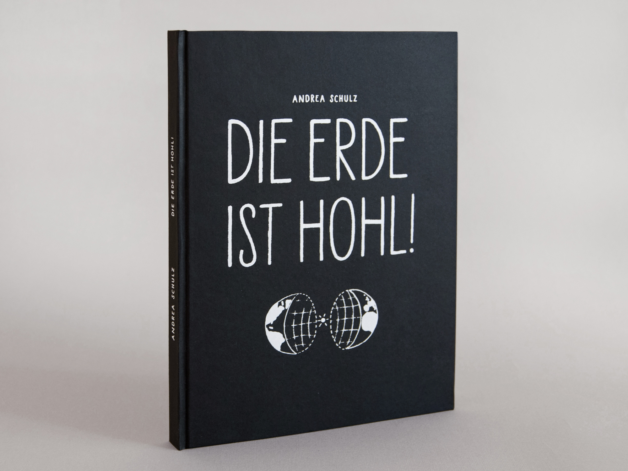 Foerm-Andrea-Schulz-Buch-Die-Erde-ist-hohl-Cover.jpg