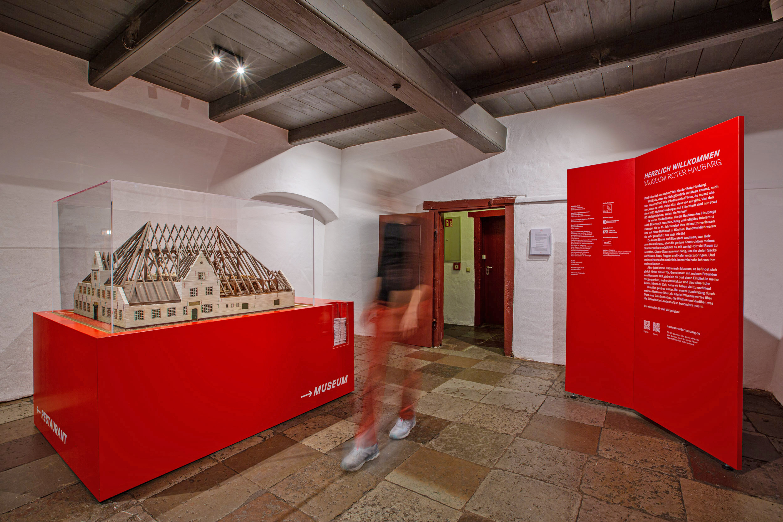 foerm-roter-haubarg-museum-eingang.jpg